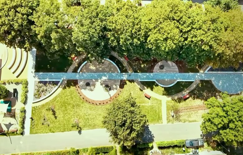 Hrabětice - moderní park s pódiem a automatickou závlahou
